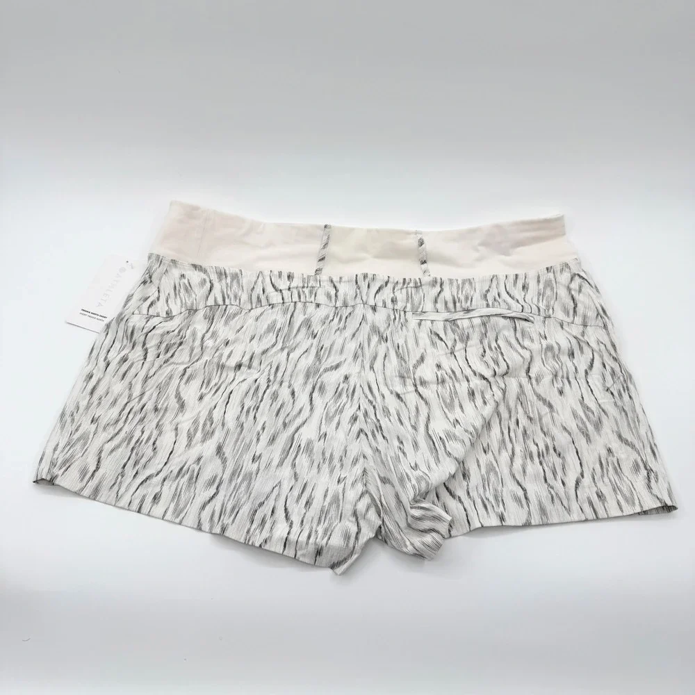 Athleta Trekkie North Short White Black Print Hiking Ripstop‎ Size 20 988235